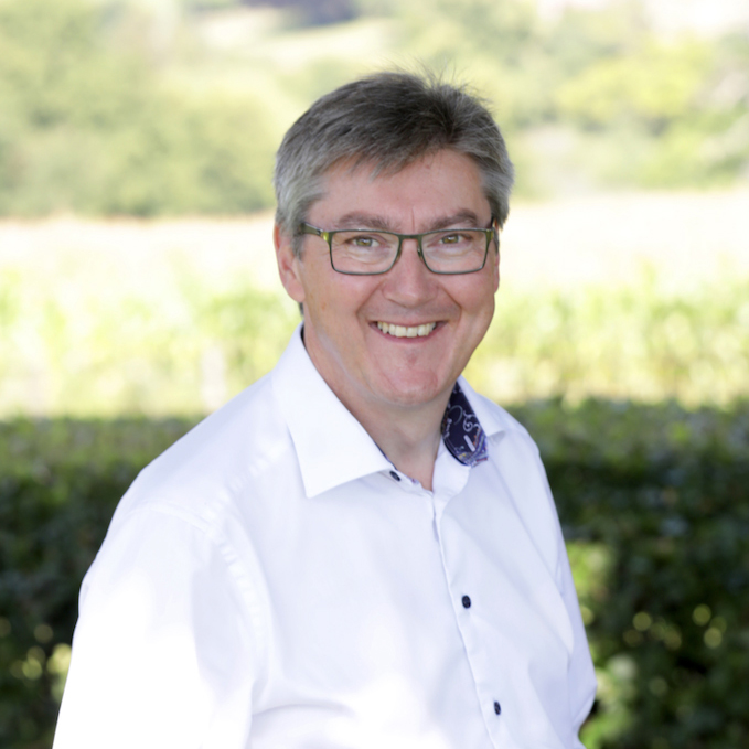Simon Yates, CFP™ Chartered FCSI (Financial Planning) DipPFS